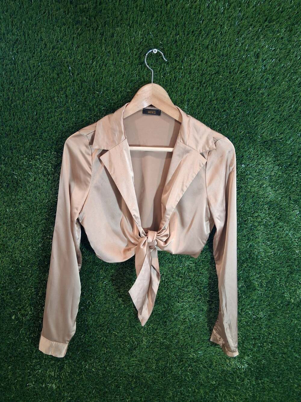 WFFS Champagne Satin Tie Front Crop Top Long Sleeve Blouse Size S/M Elegant